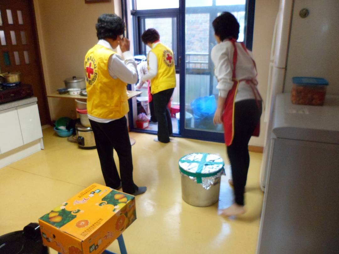 자양4동 적십자봉사회 삼계탕 대접 