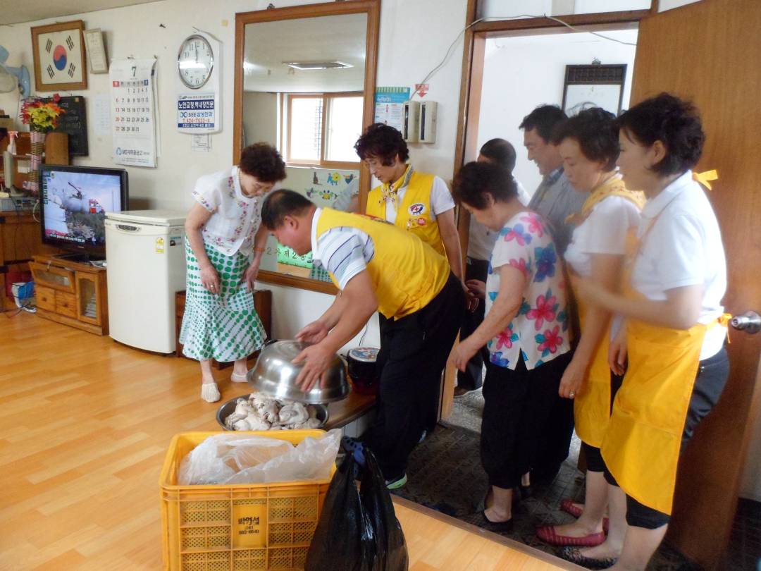 적십자봉사회 초복맞이 삼계탕 대접2