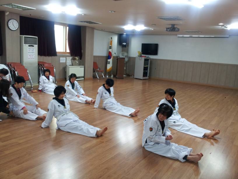태권도 협회 봉사자와 함께 태권도 수업을!!!