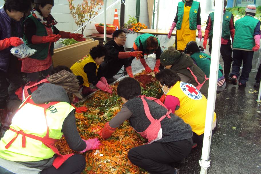 군자동 ‘사랑의 김장담그기’로 이웃사랑 실천 