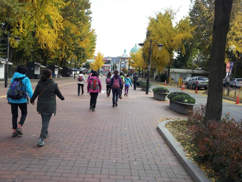 작은예수회 가족들과 직원들과 함께 아차산 등반