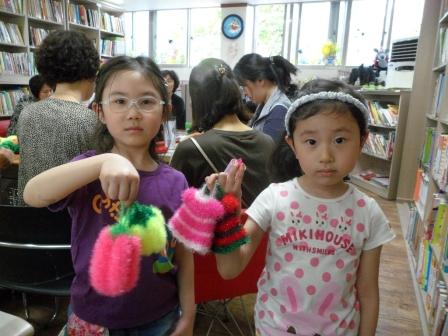 광장동 새마을도서관 "친환경 수세미 만들기" 행사