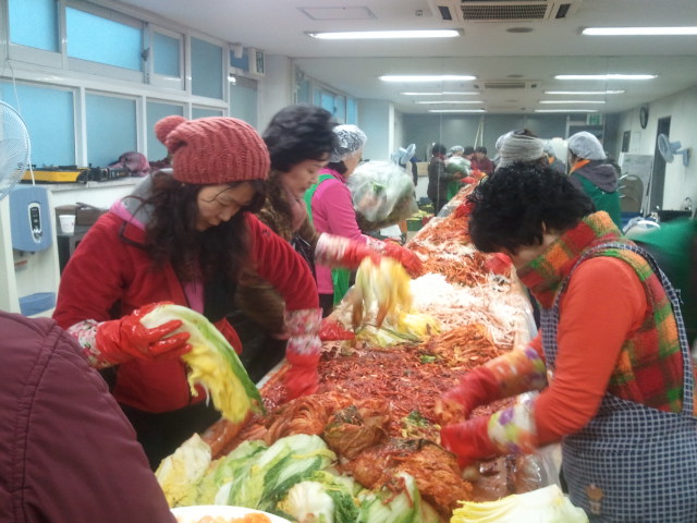 사랑의 김장담그기 현장사진