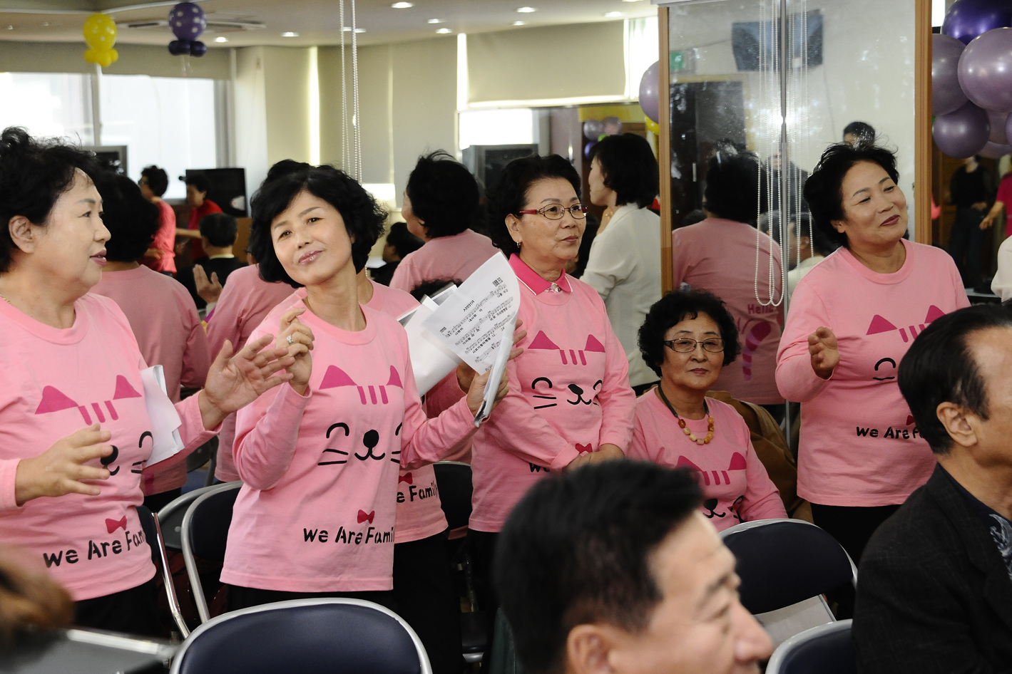 2012. 12. 20(목)  자치회관  노래교실  (초대 가수  김진 과 함께 ~~)