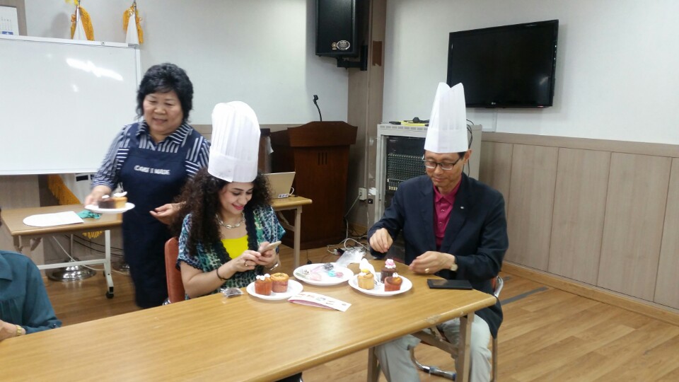 다문화가정및어르신과 함께 컵케이크만들기(2016.6.3)