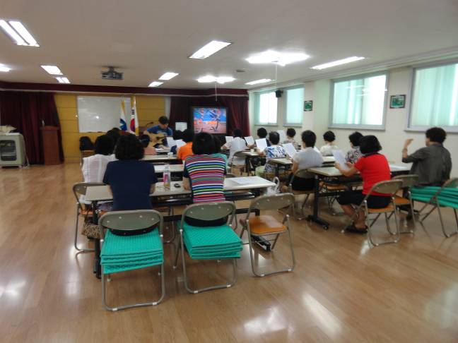 자치회관 가요교실 활동모습(매주 화, 수)