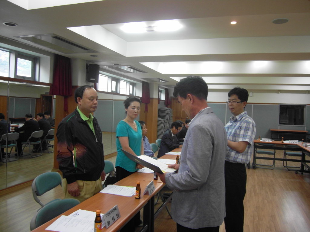 임기만료 주민자치위원 감사장 전달