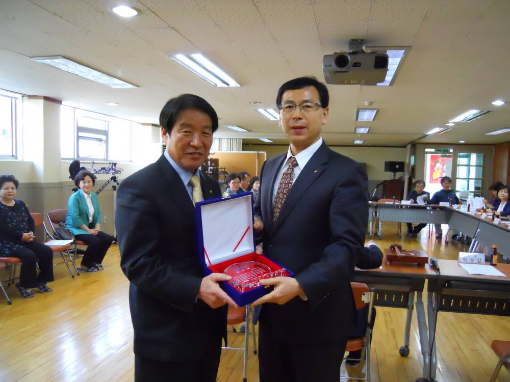광장동 임기만료 주민자치위원님 감사패 증정