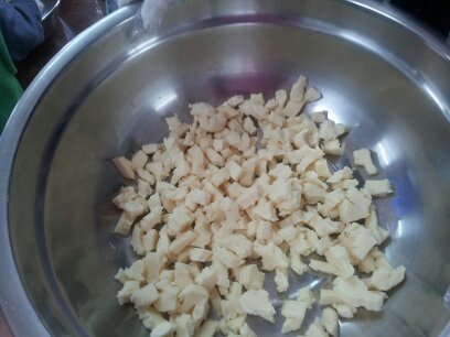 잘게 부순 치즈에