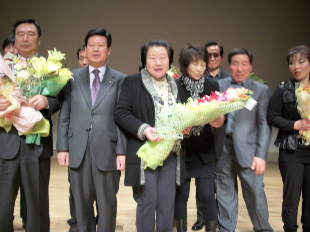 2011년 자치회관 유공자 공로패 수상(화양동 홍춘기님) 2011.11.21