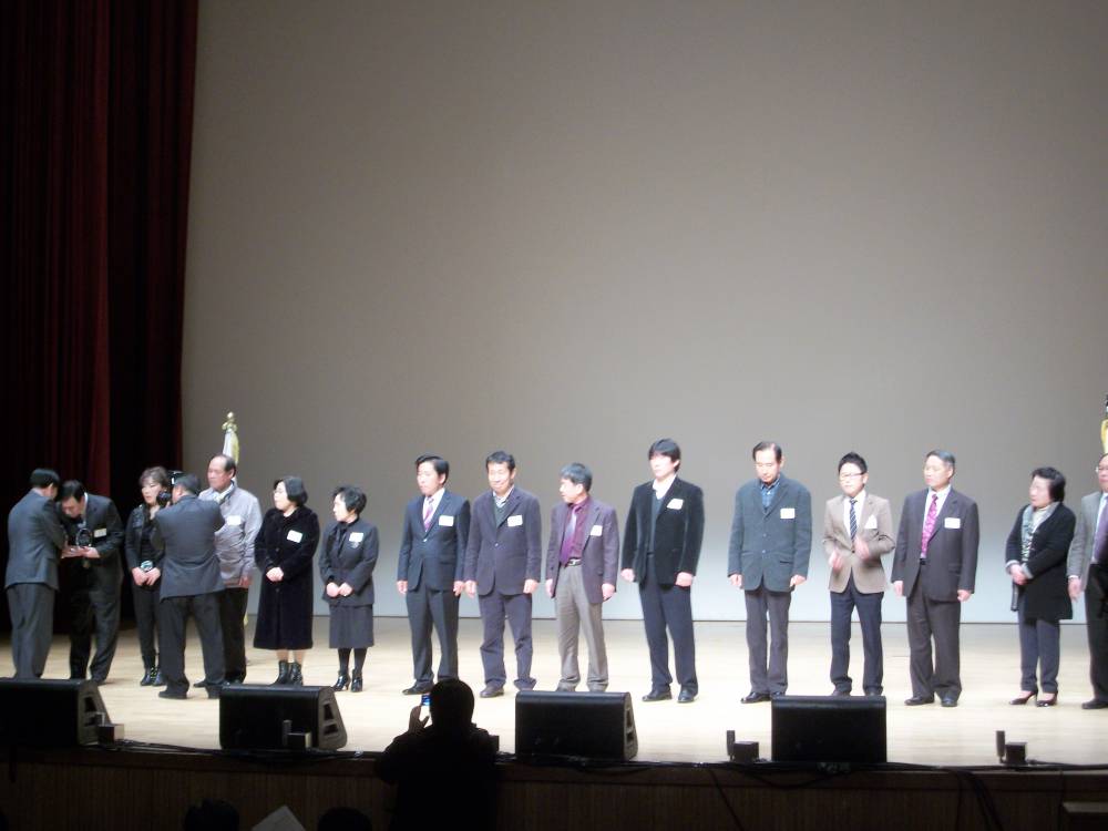 2011년 자치회관 유공자 공로패 수상(화양동 홍춘기님) 2011.11.21