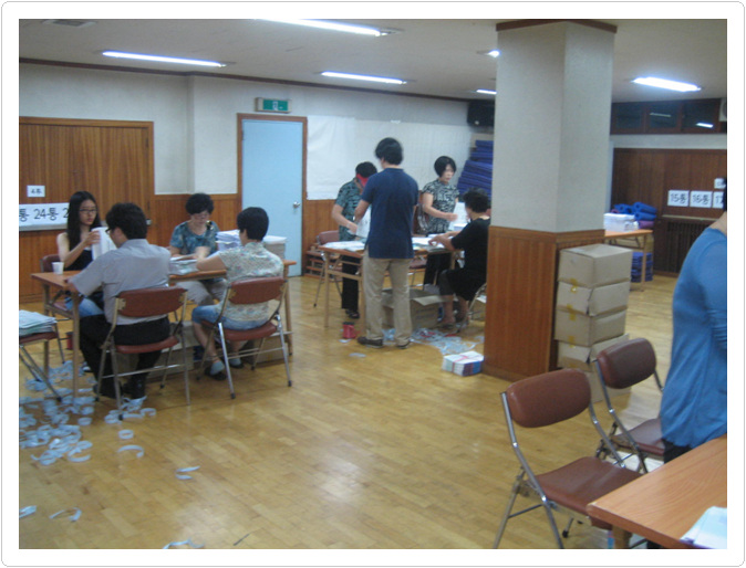 서울시 주민투표 공보발송작업_동주민센터 지하강당(08.18)