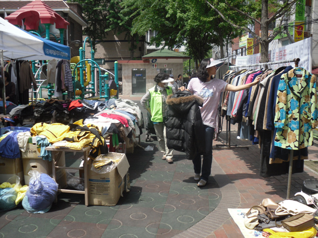 자원봉사캠프주최 사랑의 자선 바자회