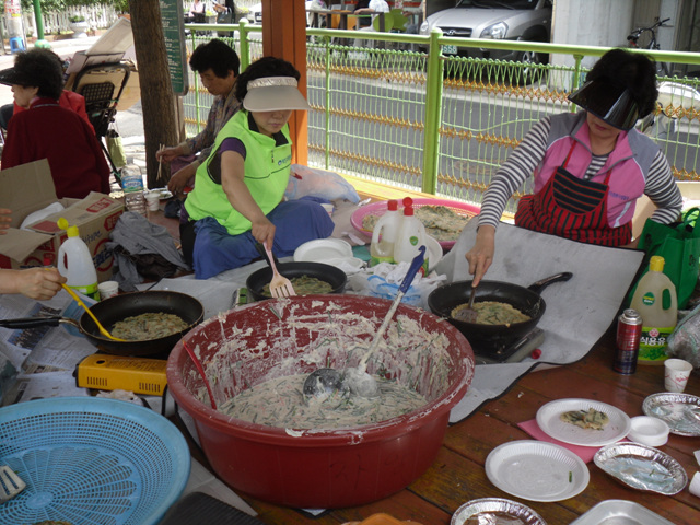 자원봉사캠프주최 사랑의 자선 바자회