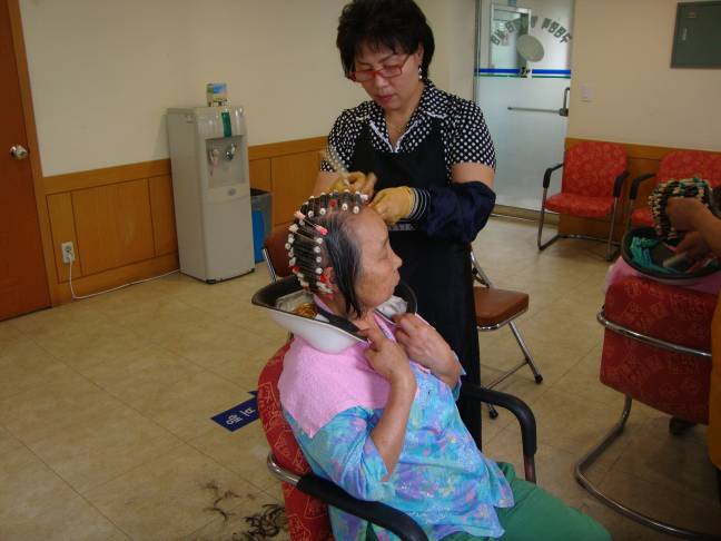 사랑의 이미용 봉사 사진