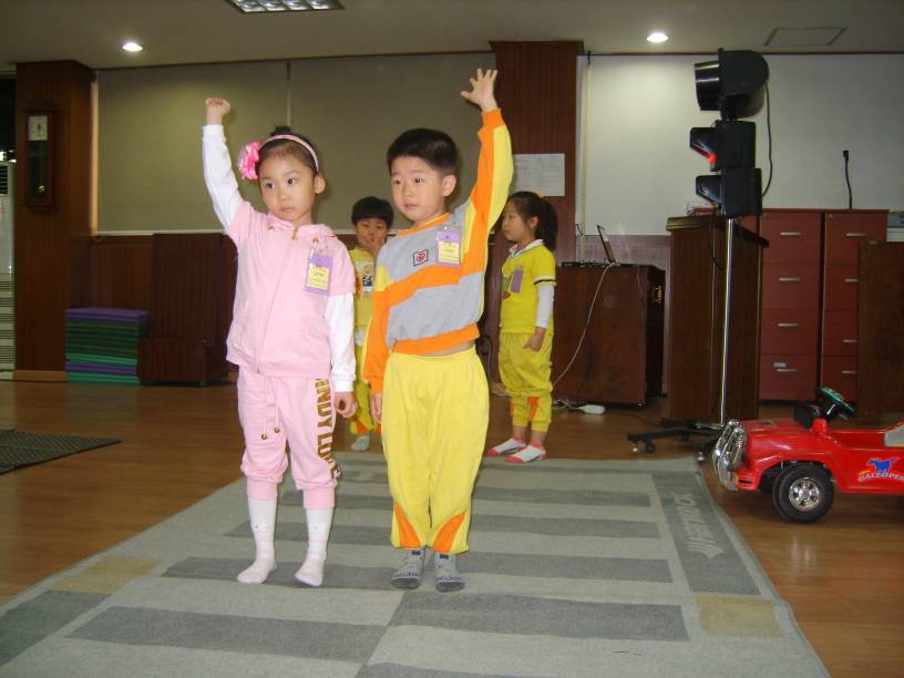 안전교실 실습중인 어린이들~