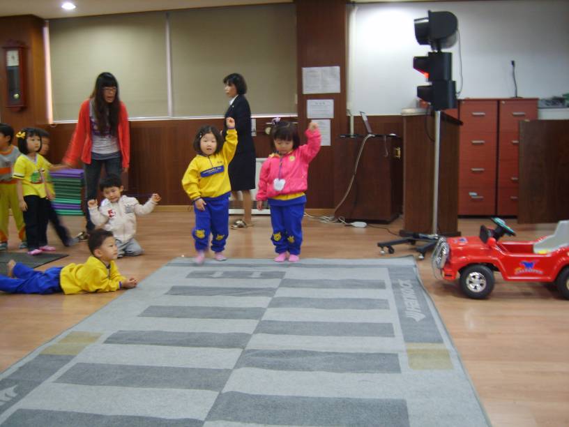 안전교실 실습중인 어린이들~