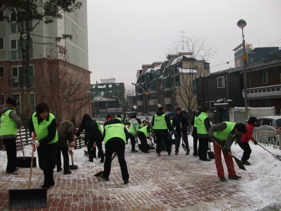 폭설로인해 마비된 도로제설작업 현장