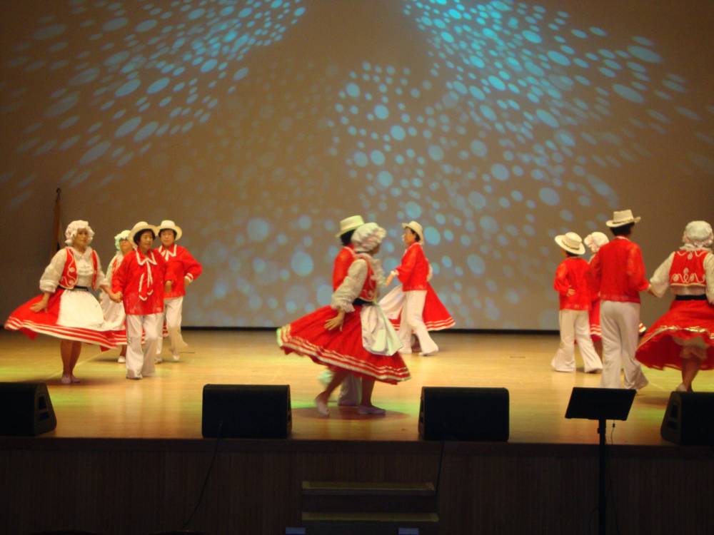 자양3동 프로그램발표회 포크댄스 모습~