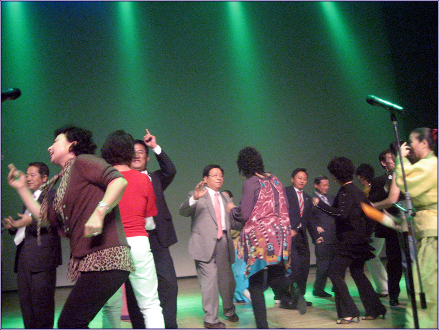 무대위의 신나는 댄스타임!!