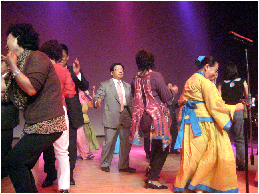 무대위의 신나는 댄스타임!!