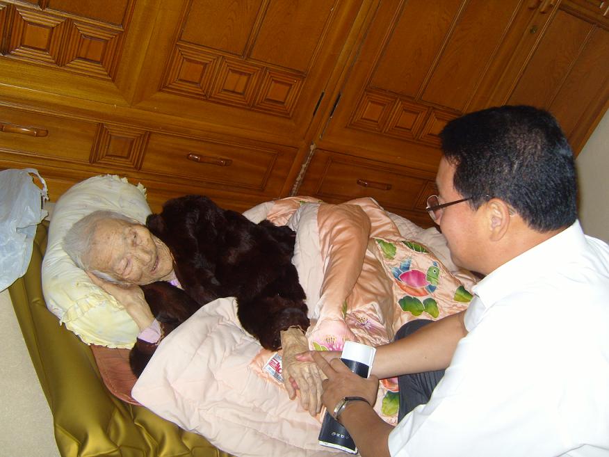 100세이상 장수어른 위문품 전달 