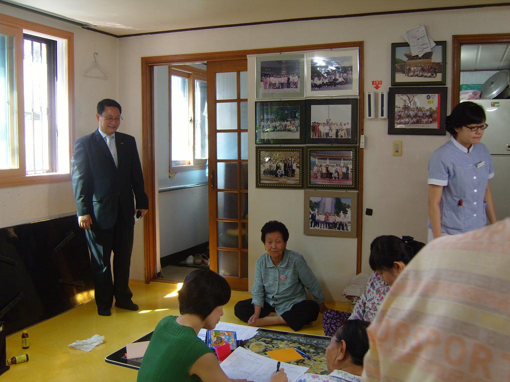 중추절맞이 경로당 위문품 전달 
