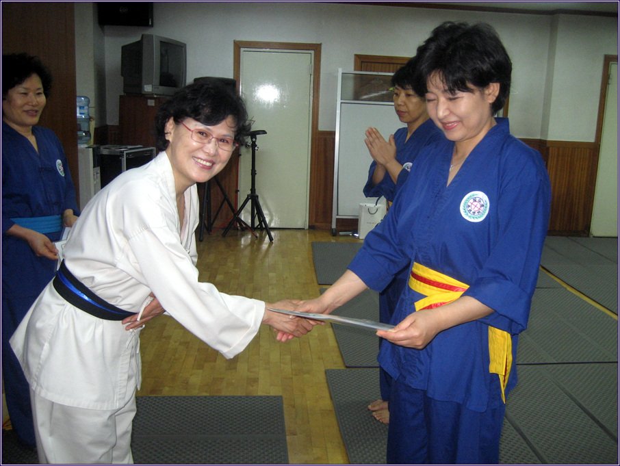 단전호흡아침A반 승단식입니다.(09.07.15) 