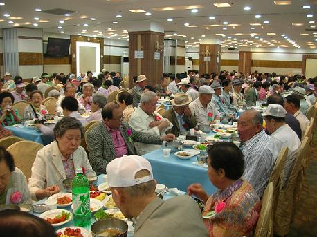 어버이날 경로잔치 개최