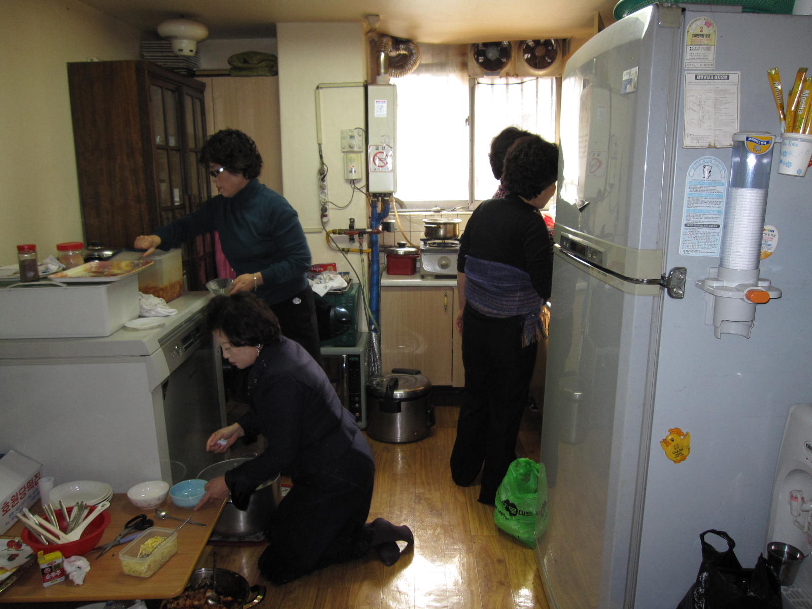 가요교실 대동(아)경로당 떡국 끓여 드리기