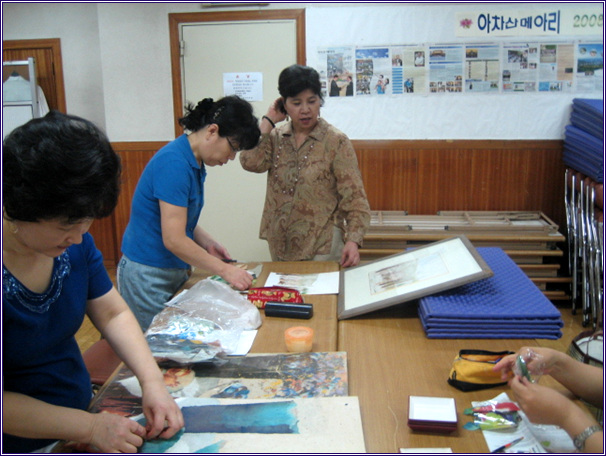  주민자치센터 한지그림공예반 수업 풍경