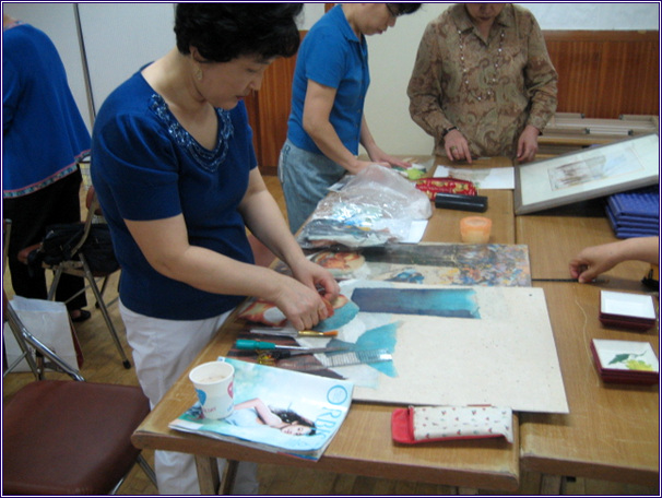  주민자치센터 한지그림공예반 수업 풍경
