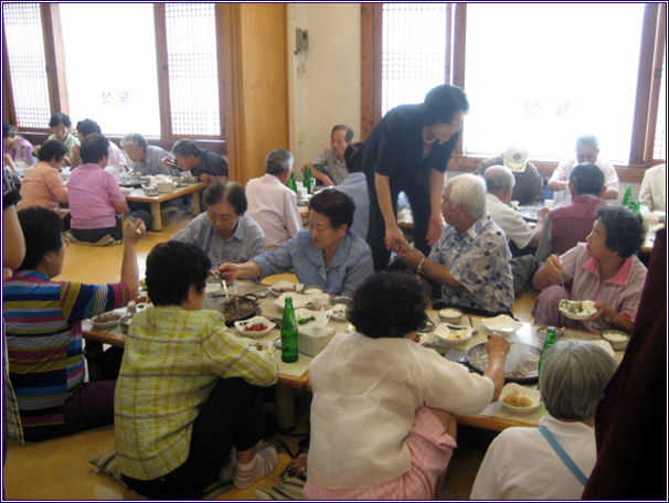 한가위 맞이 어르신 초청 점심드리기(2008. 09. 12) 
