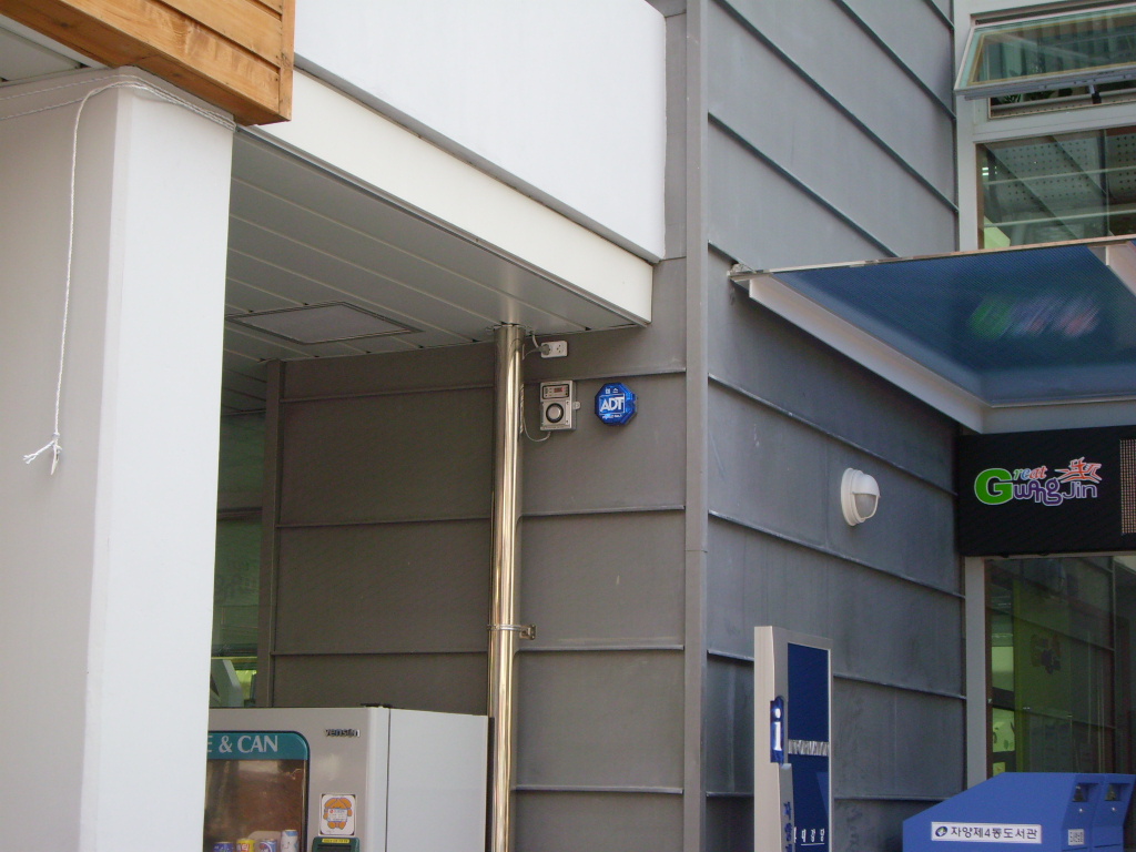 자양4동 청사에 설치된 시각장애인용 안내기