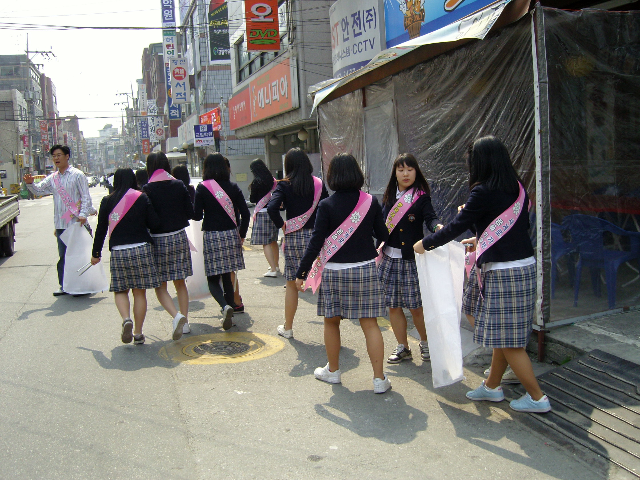 동대부여고와 함께하는 학생 정화활동 자원봉사단 전경19(2008. 5. 17) 