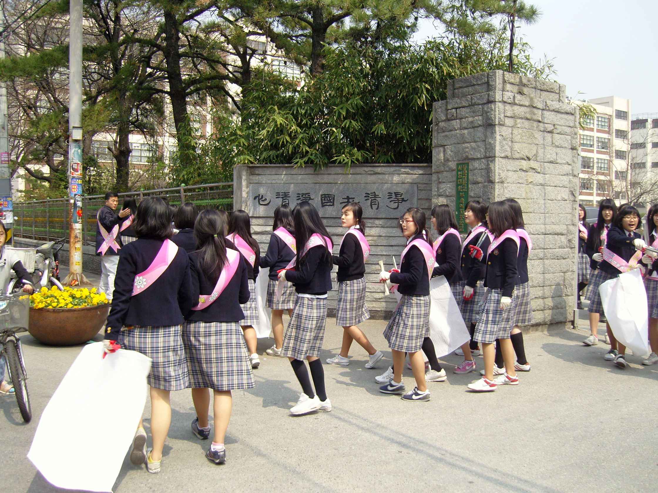 동대부여고와 함께하는 학생 정화활동 자원봉사단 전경12(2008. 5. 17) 