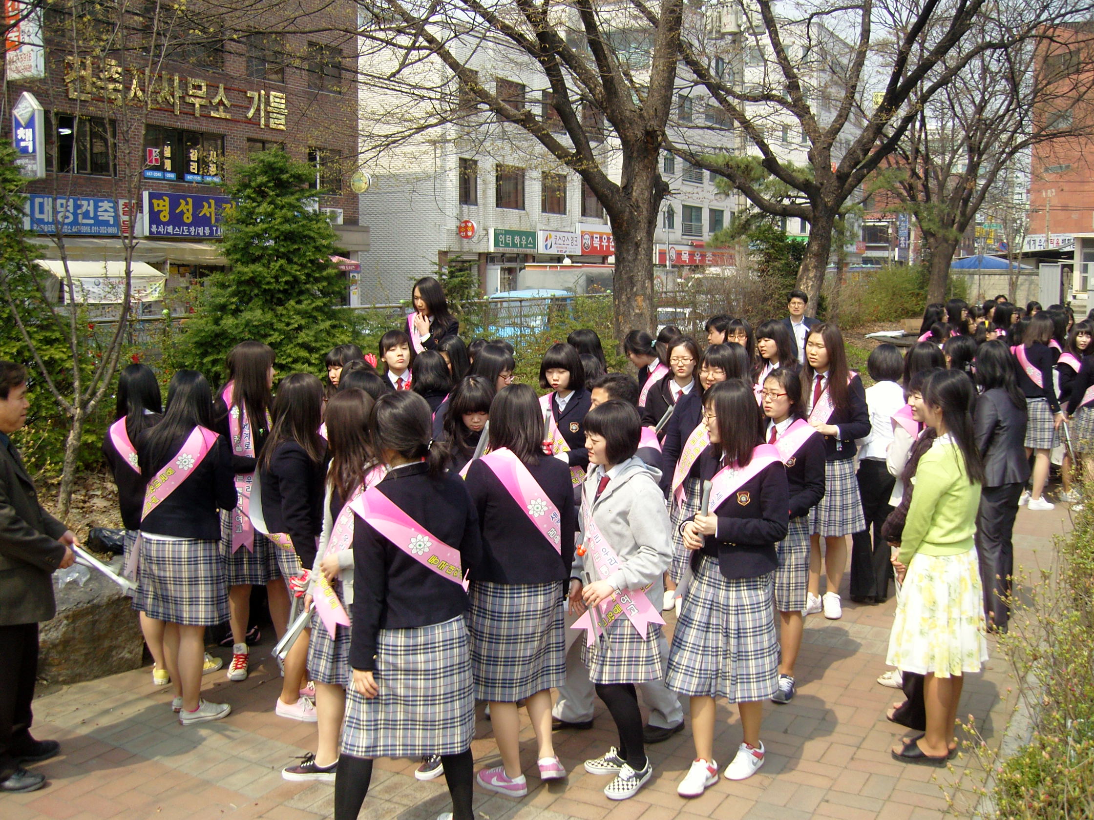 동대부여고와 함께하는 학생 정화활동 자원봉사단 전경8(2008. 5. 17) 