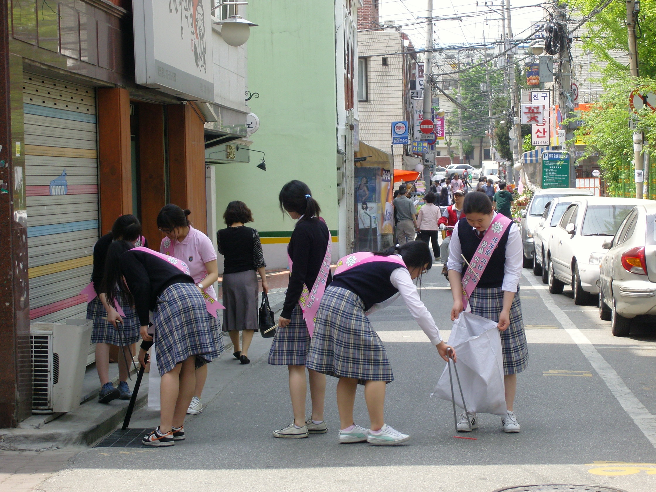 동대부여고 학생과 함께하는 동네 청소 봉사단 운영 전경5(2008. 5.3) 