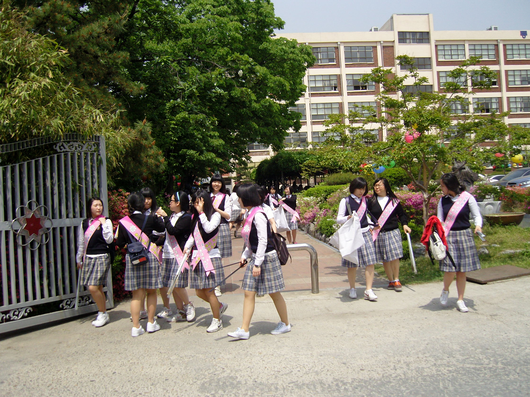 동대부여고 학생과 함께하는 동네 청소 봉사단 운영 전경4(2008. 5.3) 