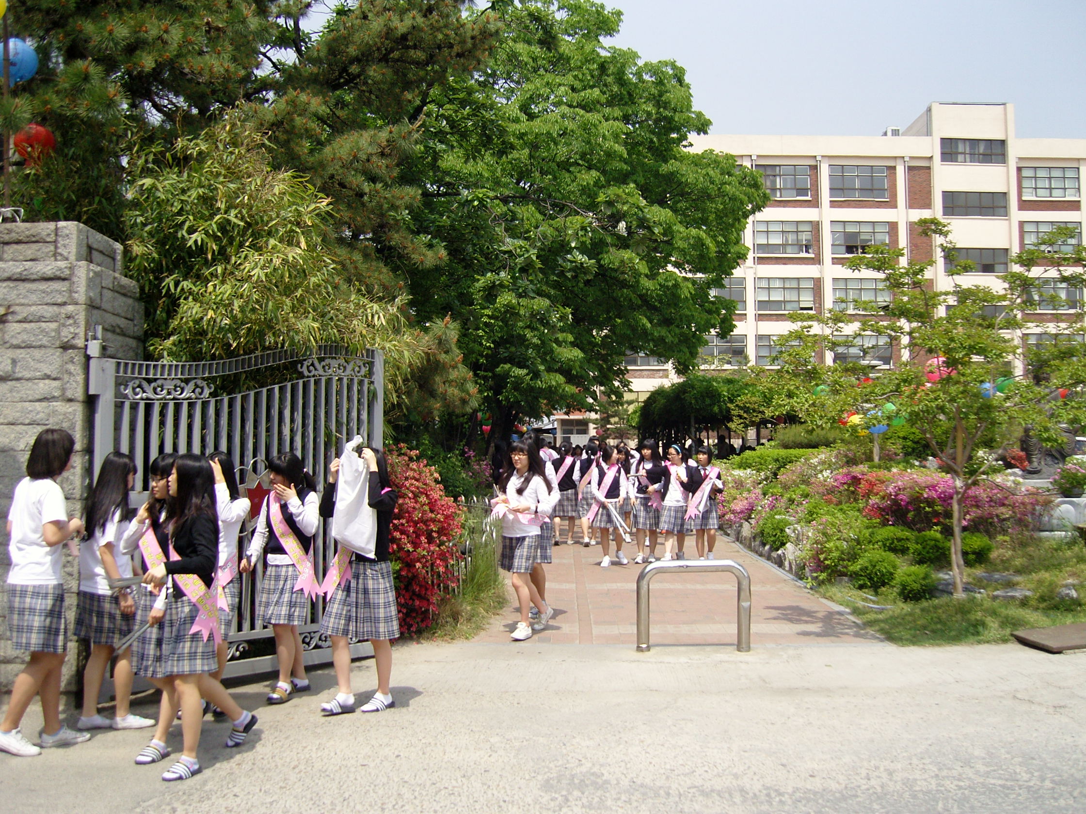 동대부여고 학생과 함께하는 동네 청소 봉사단 운영 전경3(2008. 5.3) 