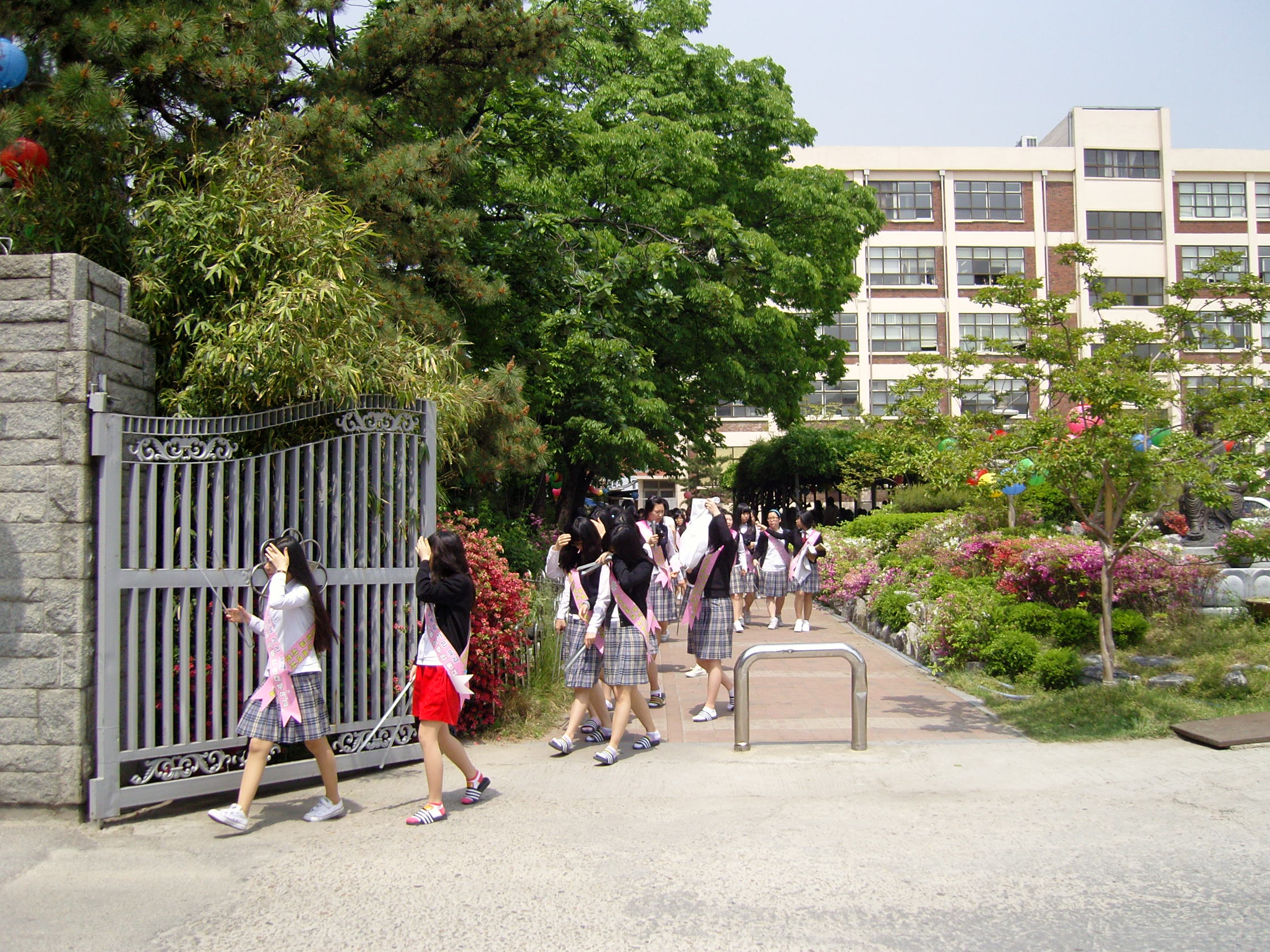 동대부여고 학생과 함께하는 동네 청소 봉사단 운영 전경2(2008. 5.3) 