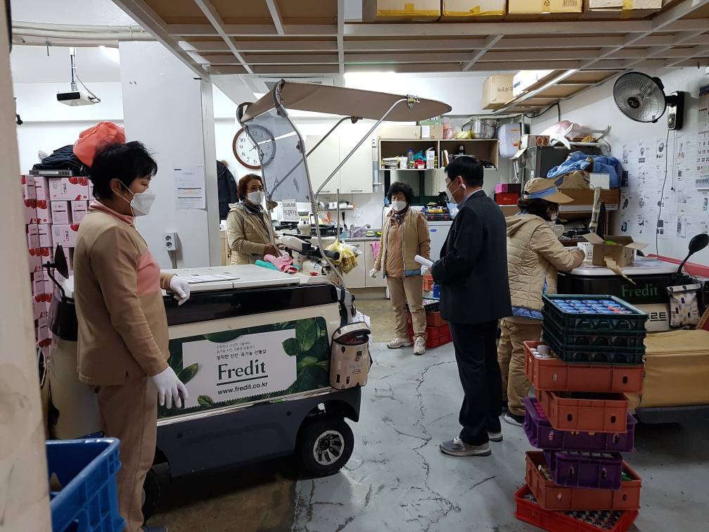 어르신 안부확인 음료서비스 배달자 격려