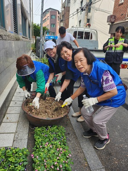 250617 구의3동 주민자치회 여름 꽃모 심기