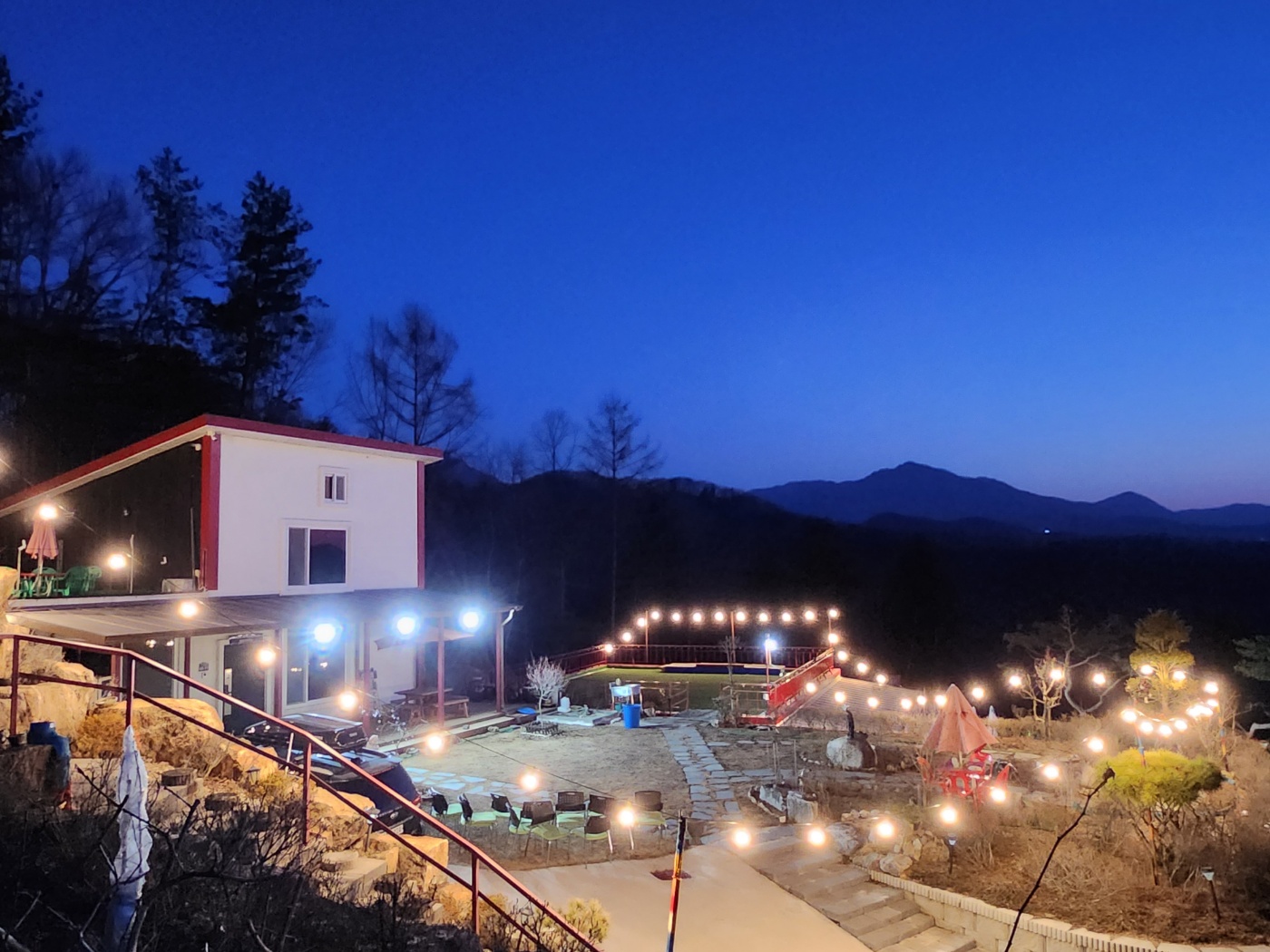 그림입니다.  원본 그림의 이름: KakaoTalk_20240309_064029861_04.jpg  원본 그림의 크기: 가로 1400pixel, 세로 1050pixel