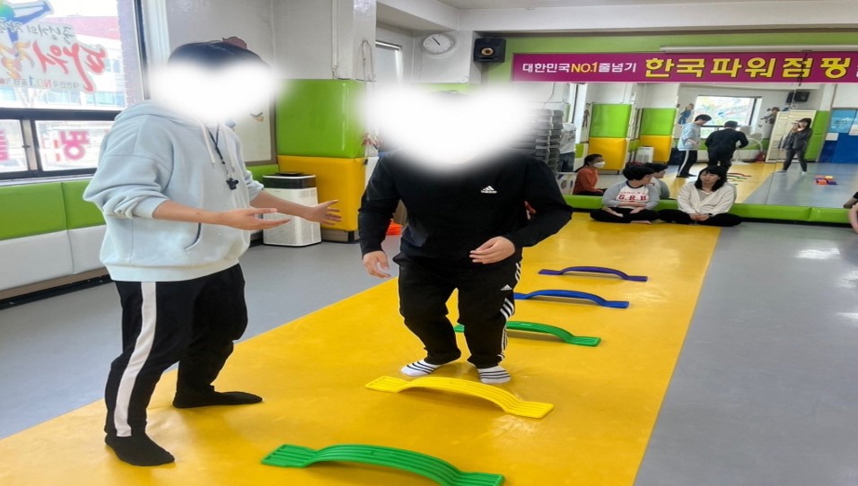 그림입니다.  원본 그림의 이름: KakaoTalk_20241104_121021719.jpg  원본 그림의 크기: 가로 956pixel, 세로 542pixel  EXIF 버전 : 0221