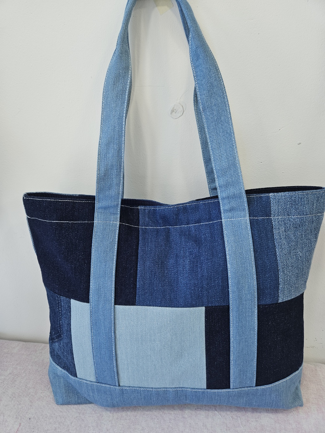 그림입니다.  원본 그림의 이름: 1731296239783-2.jpg  원본 그림의 크기: 가로 1050pixel, 세로 1400pixel  색 대표 : sRGB  EXIF 버전 : 0221